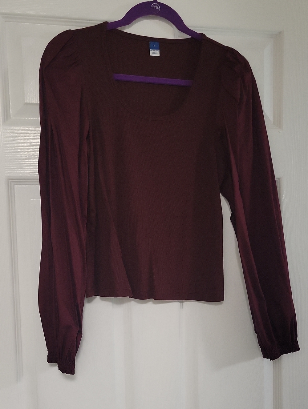 Old Navy Long Sleeve Scoop Neck Top in Burgundy
